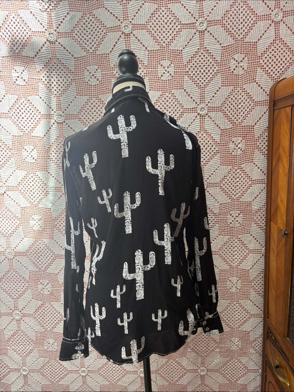 Cowgirl Hardware | Cactus Print Western Snap Front Top - Picture 6 of 9